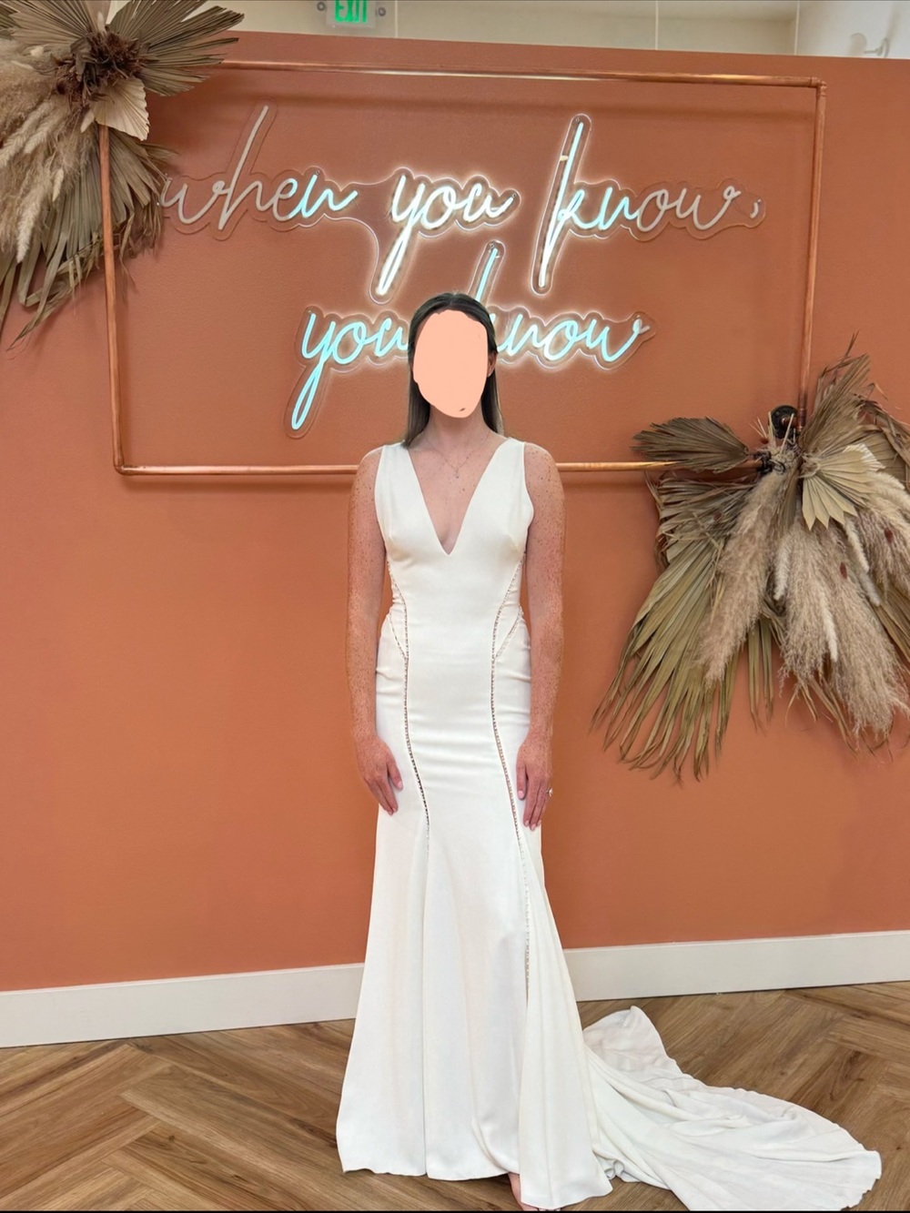 Elegant White V-Neck Wedding Dress